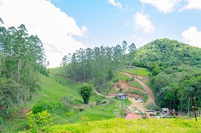 Charmoso Chal no Campo com Vista Para a Natureza