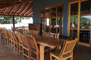 Chal com Vista e Acesso ao Rio Grande - MG