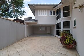 Casa com Piscina Churrasq e Wi-fi em Crici ma SC