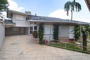 Casa com Piscina Churrasq e Wi-fi em Crici ma SC