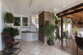 Casa com Piscina Churrasq e Wi-fi em Crici ma SC