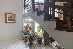 Casa com Piscina Churrasq e Wi-fi em Crici ma SC