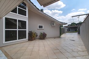 Casa com Piscina Churrasq e Wi-fi em Crici ma SC