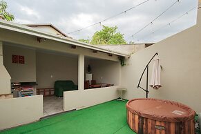 Casa com Wi-fi Jacuzzi Garagem e Petfriendly