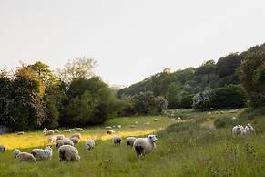 Unique Cabin Wrapped in Beautiful Welsh Scenery