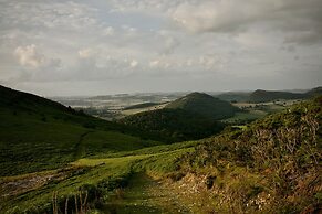 Unique Cabin Wrapped in Beautiful Welsh Scenery