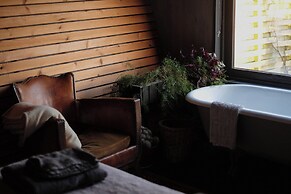 Unique Cabin Wrapped in Beautiful Welsh Scenery