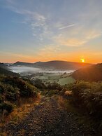Unique Cabin Wrapped in Beautiful Welsh Scenery