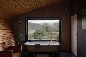 Unique Cabin Wrapped in Beautiful Welsh Scenery