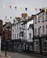 Unique Cabin Wrapped in Beautiful Welsh Scenery