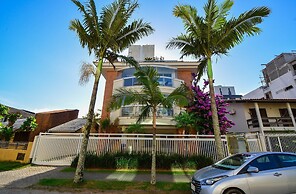 Cobertura em Jurerê a 200m da praia