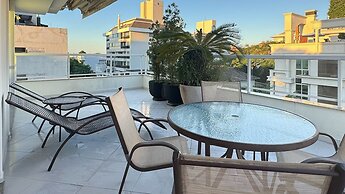 Cobertura em Jurerê a 200m da praia