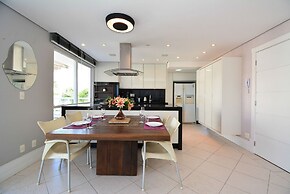 Cobertura em Jurerê a 200m da praia