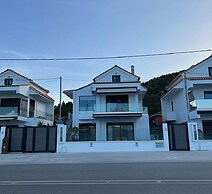 WHITE HOUSES SEAFRONT LYGIA