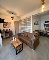 WHITE HOUSES SEAFRONT LYGIA