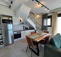 WHITE HOUSES SEAFRONT LYGIA