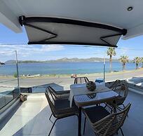 WHITE HOUSES SEAFRONT LYGIA