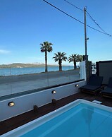 WHITE HOUSES SEAFRONT LYGIA