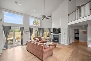 Elegant, Marsh-front 5-bed, 4-bath Home, Sleeps 12