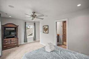 Elegant, Marsh-front 5-bed, 4-bath Home, Sleeps 12