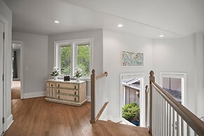 Elegant, Marsh-front 5-bed, 4-bath Home, Sleeps 12