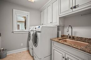 Elegant, Marsh-front 5-bed, 4-bath Home, Sleeps 12