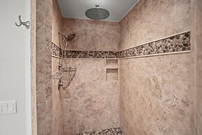 Elegant, Marsh-front 5-bed, 4-bath Home, Sleeps 12