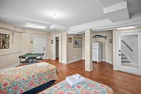 Elegant, Marsh-front 5-bed, 4-bath Home, Sleeps 12