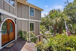 Elegant, Marsh-front 5-bed, 4-bath Home, Sleeps 12