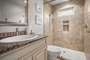 Elegant, Marsh-front 5-bed, 4-bath Home, Sleeps 12