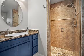 Elegant, Marsh-front 5-bed, 4-bath Home, Sleeps 12