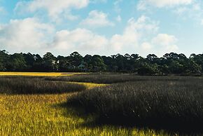 Elegant, Marsh-front 5-bed, 4-bath Home, Sleeps 12