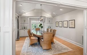 Elegant, Marsh-front 5-bed, 4-bath Home, Sleeps 12