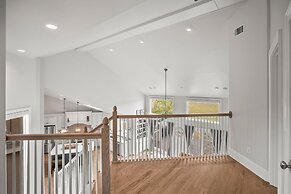 Elegant, Marsh-front 5-bed, 4-bath Home, Sleeps 12