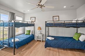 Elegant, Marsh-front 5-bed, 4-bath Home, Sleeps 12