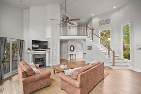 Elegant, Marsh-front 5-bed, 4-bath Home, Sleeps 12