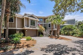 Elegant, Marsh-front 5-bed, 4-bath Home, Sleeps 12