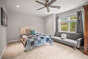 Elegant, Marsh-front 5-bed, 4-bath Home, Sleeps 12