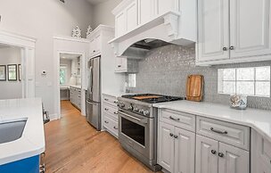 Elegant, Marsh-front 5-bed, 4-bath Home, Sleeps 12