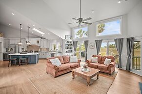 Elegant, Marsh-front 5-bed, 4-bath Home, Sleeps 12