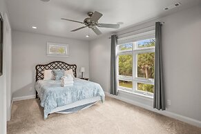 Elegant, Marsh-front 5-bed, 4-bath Home, Sleeps 12