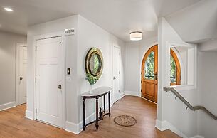 Elegant, Marsh-front 5-bed, 4-bath Home, Sleeps 12