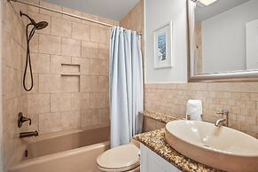 Elegant, Marsh-front 5-bed, 4-bath Home, Sleeps 12