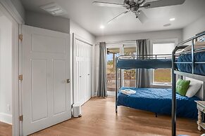 Elegant, Marsh-front 5-bed, 4-bath Home, Sleeps 12