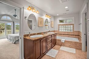 Elegant, Marsh-front 5-bed, 4-bath Home, Sleeps 12
