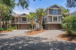 Elegant, Marsh-front 5-bed, 4-bath Home, Sleeps 12