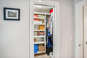 Elegant, Marsh-front 5-bed, 4-bath Home, Sleeps 12