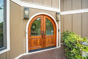 Elegant, Marsh-front 5-bed, 4-bath Home, Sleeps 12