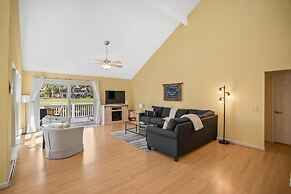 Beautifully Maintained 3-bed, 3-bath Home Offers Comfort & Privacy