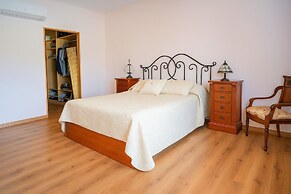 Luxe 2 BR with Jetted Tub and Pool